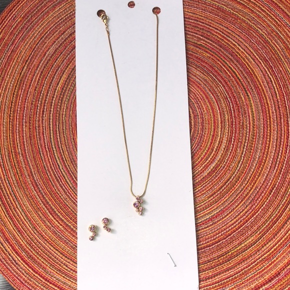 Jewelry - Necklace with matching earrings